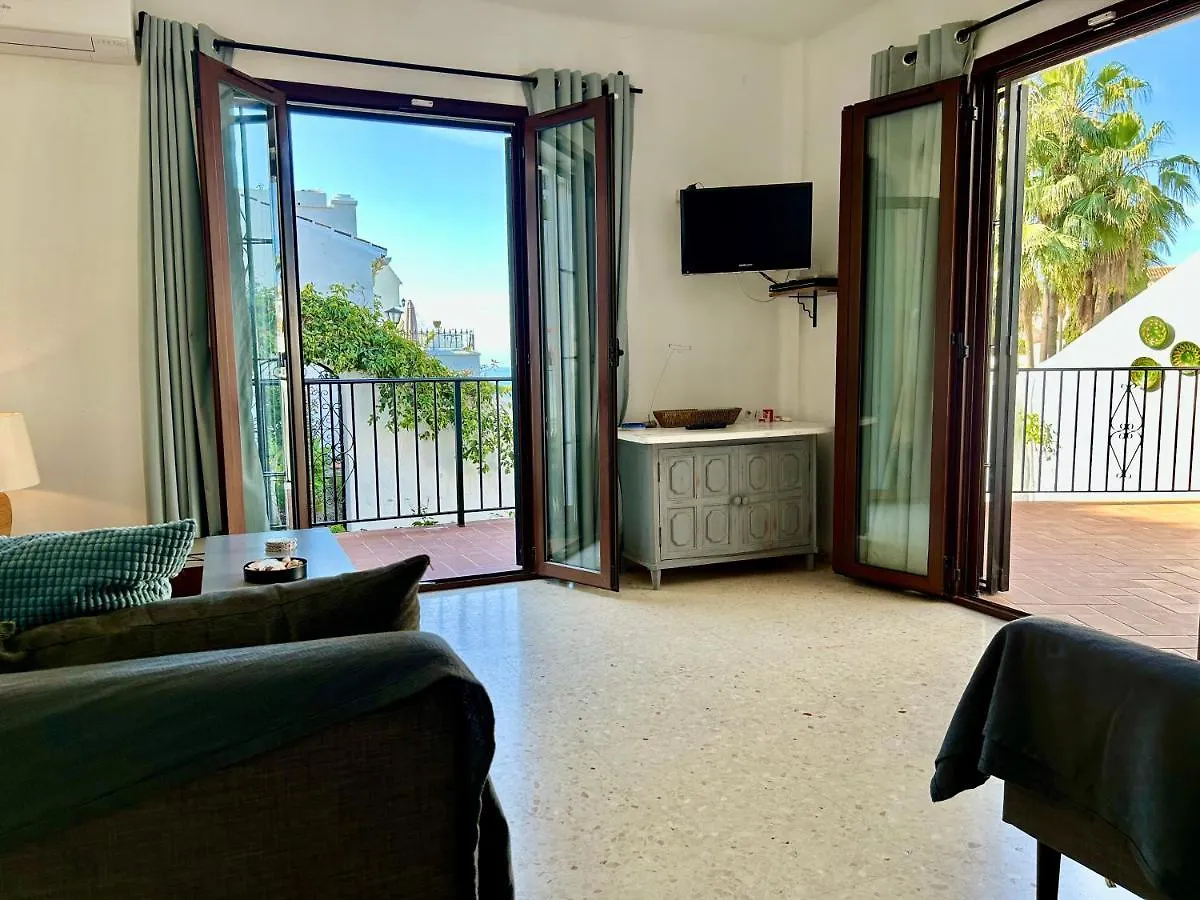 Casa con terraza y hermoso jardín comunal Nerja 0*,  España