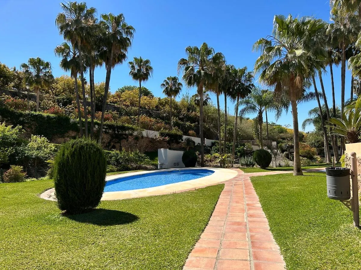 Casa con terraza y hermoso jardín comunal Nerja Сasa de vacaciones