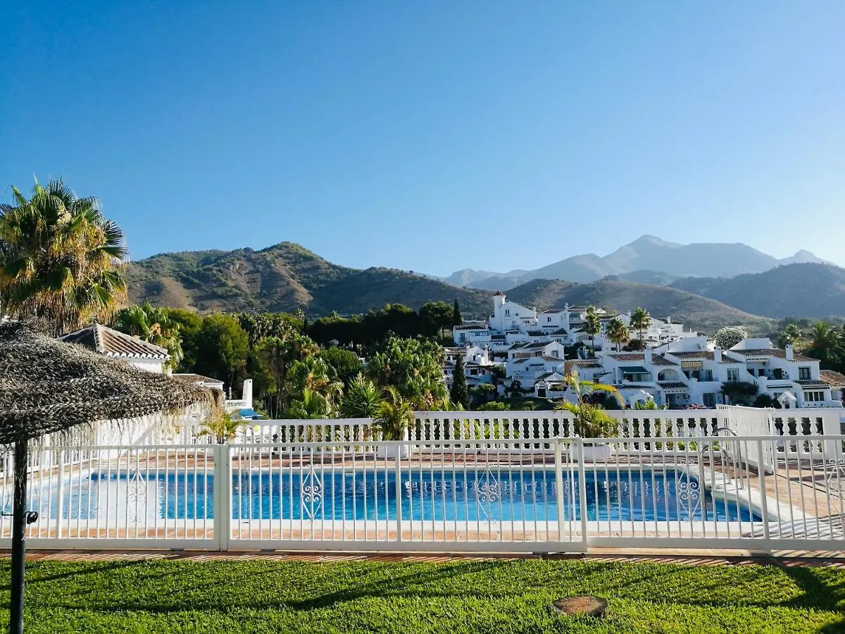 Сasa de vacaciones Casa con terraza y hermoso jardín comunal Nerja