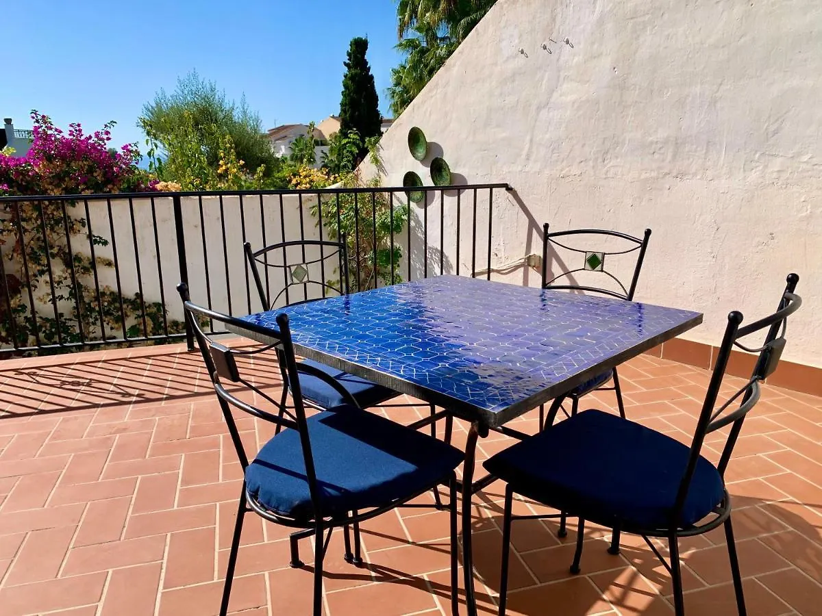 Casa con terraza y hermoso jardín comunal Nerja 0*,  España