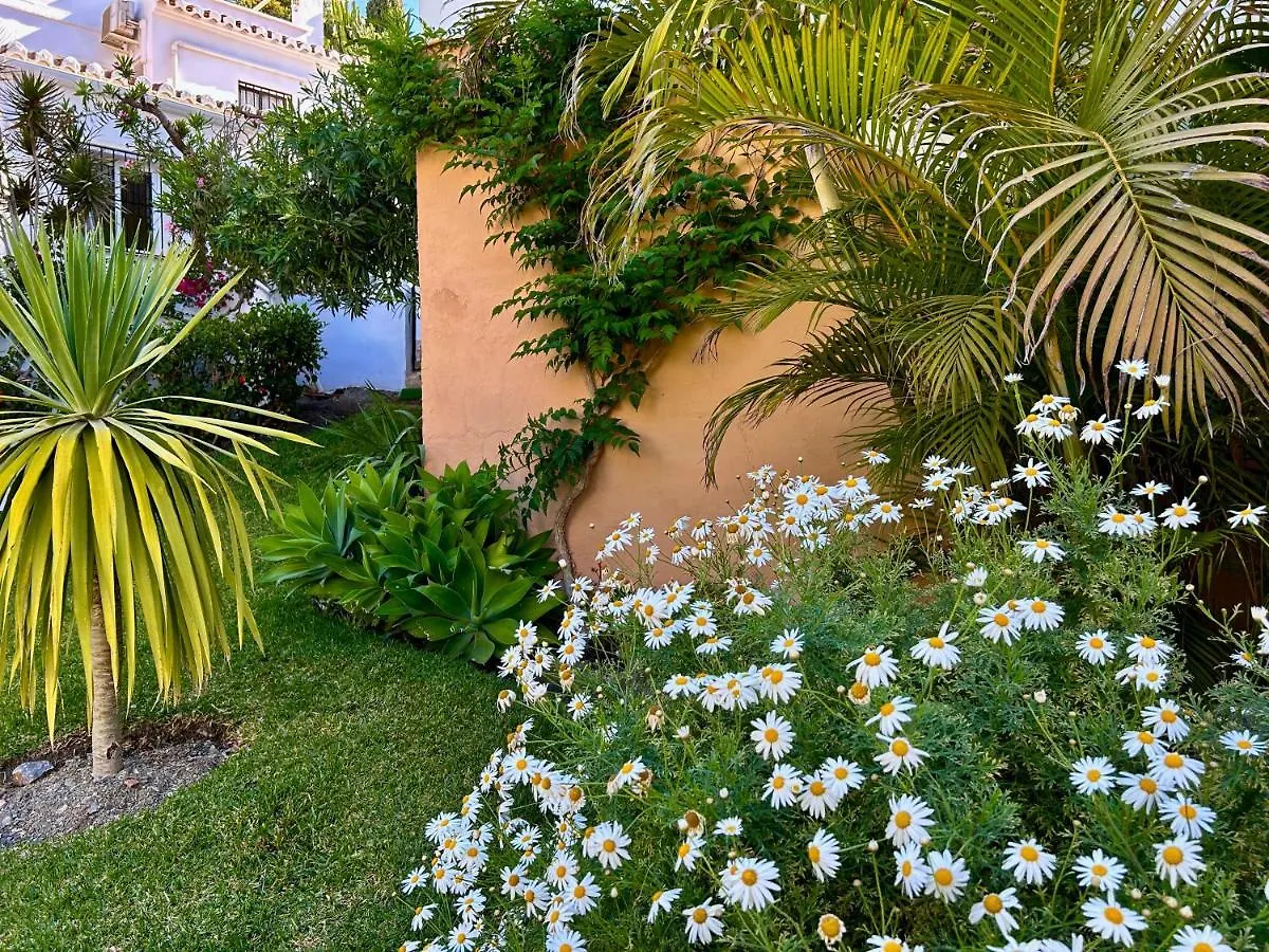 Casa con terraza y hermoso jardín comunal Nerja Сasa de vacaciones