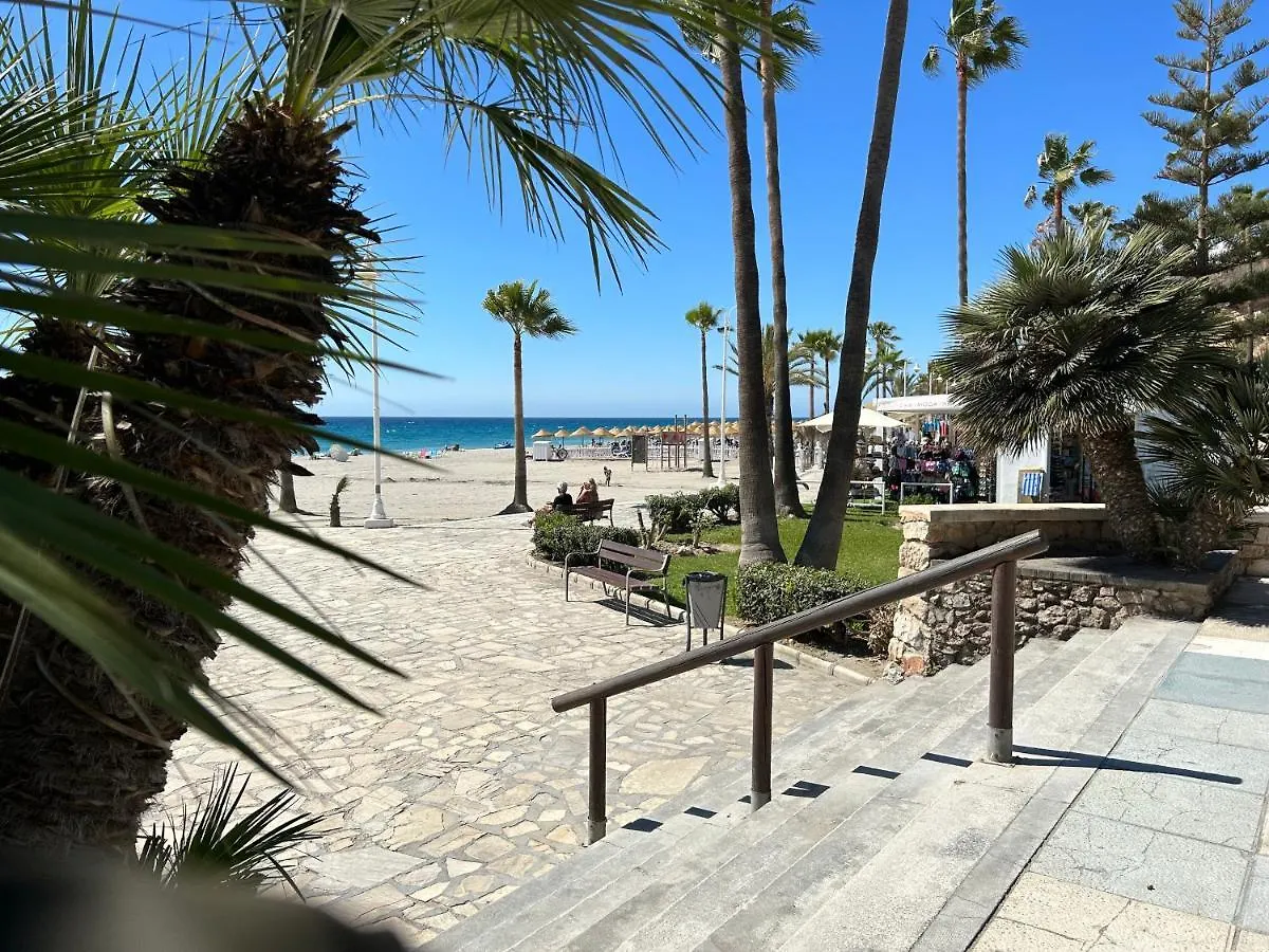 Casa con terraza y hermoso jardín comunal Nerja